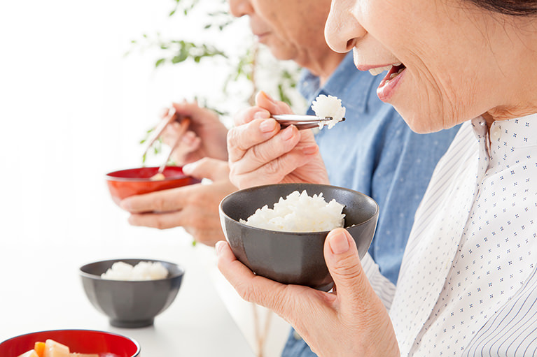 神経を取ったり、歯をぬくことは極力しない治療方法を選択します